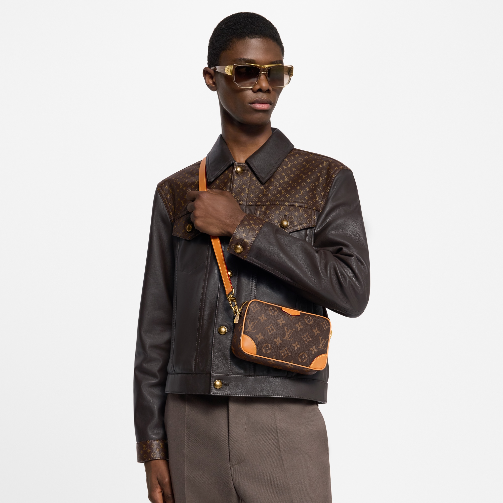 G69 남성 지갑 & 파우치 미니백 트로카데로 웨어러블 월릿 | 루이비통 공식 온라인 스토어® (크게 보기)