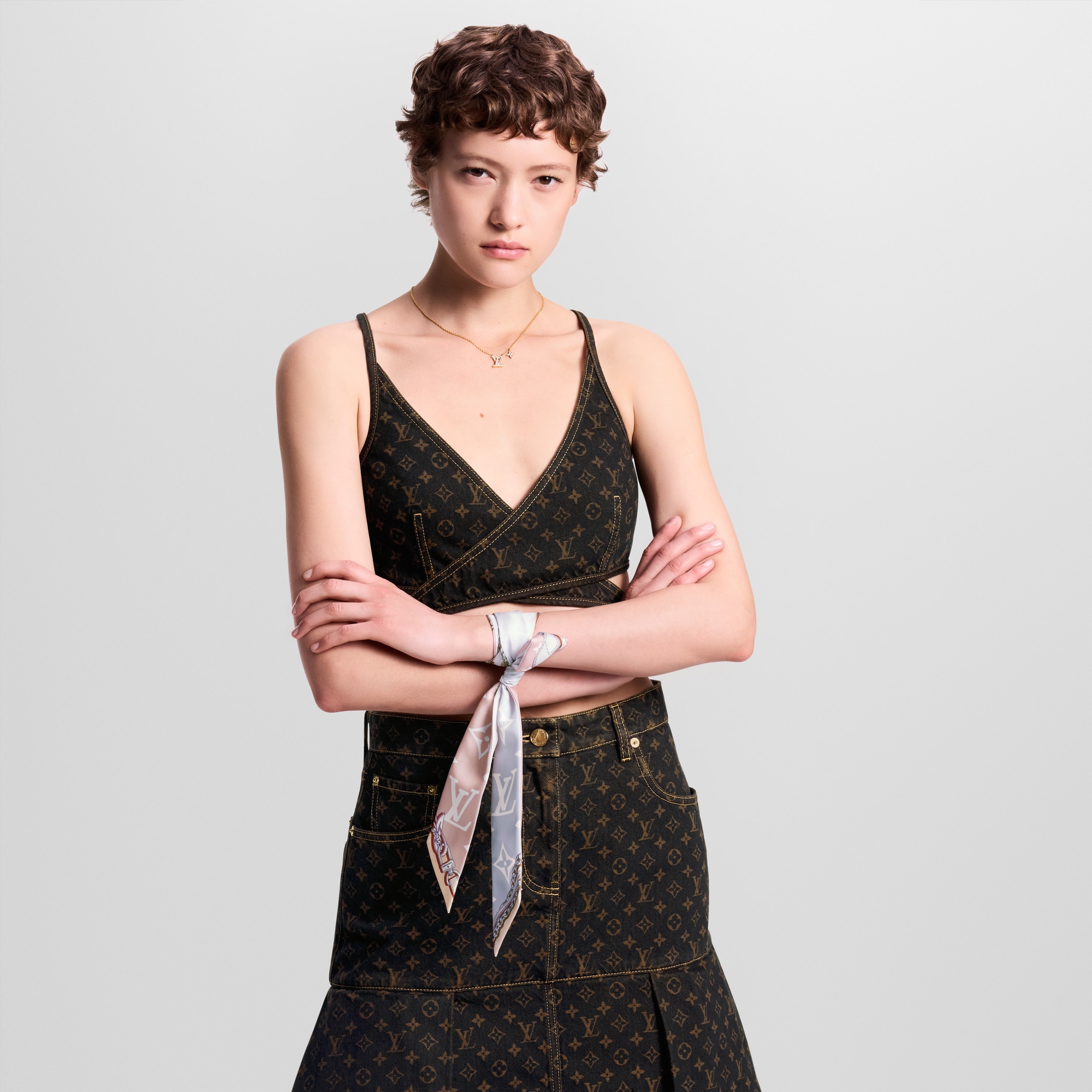 S00 액세서리 실크 스퀘어 & 방도 얼티밋 모노그램 BB 방도 | 루이비통 공식 온라인 스토어® (크게 보기)