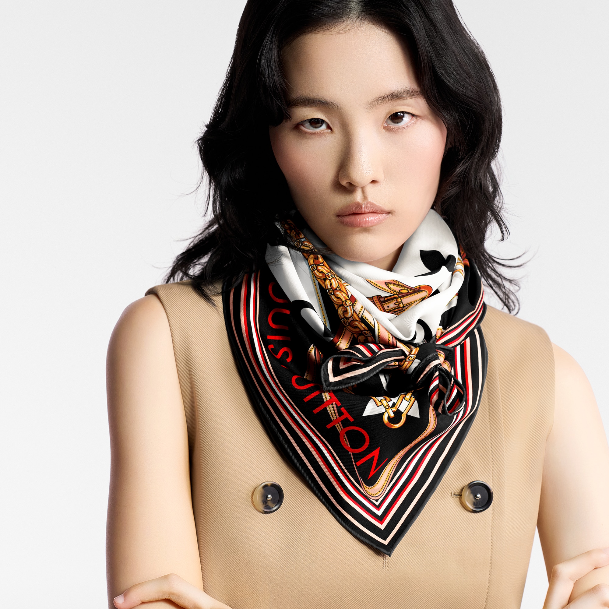 S00 액세서리 윈터 에센셜 얼티밋 모노그램 스퀘어 90 | 루이비통 공식 온라인 스토어® (크게 보기)