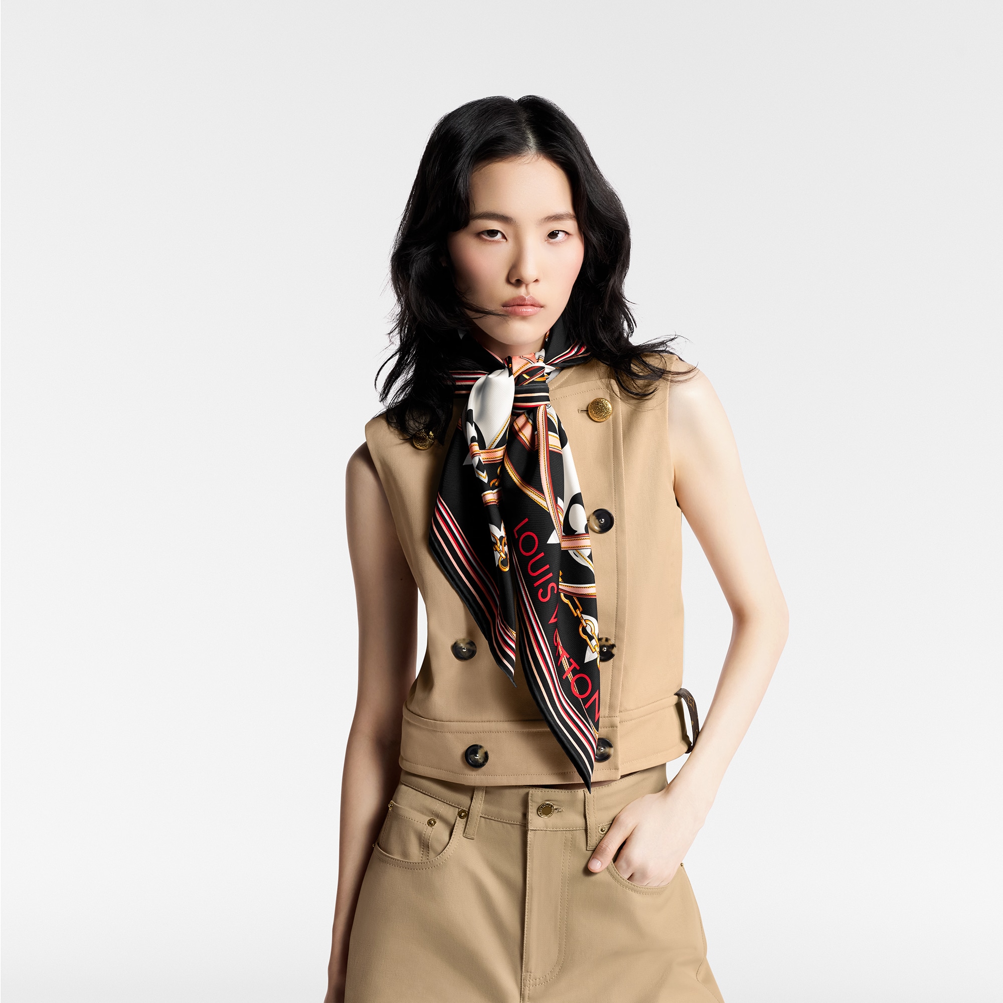 S00 액세서리 윈터 에센셜 얼티밋 모노그램 스퀘어 90 | 루이비통 공식 온라인 스토어® (크게 보기)