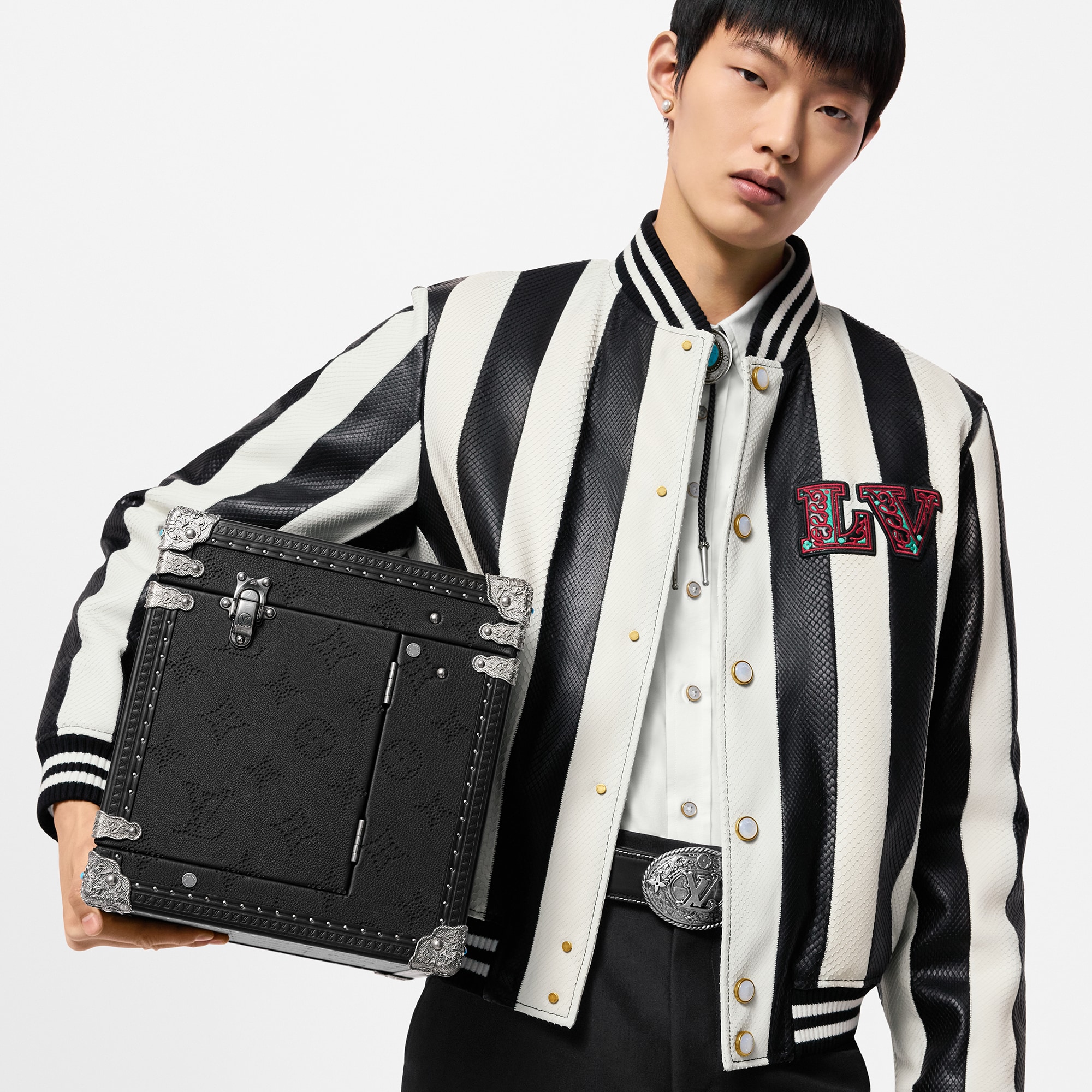 패션 레더 트렁크 & 박스 박스 베니티 악세수아 LV 다트 | 루이비통 공식 온라인 스토어® (크게 보기)