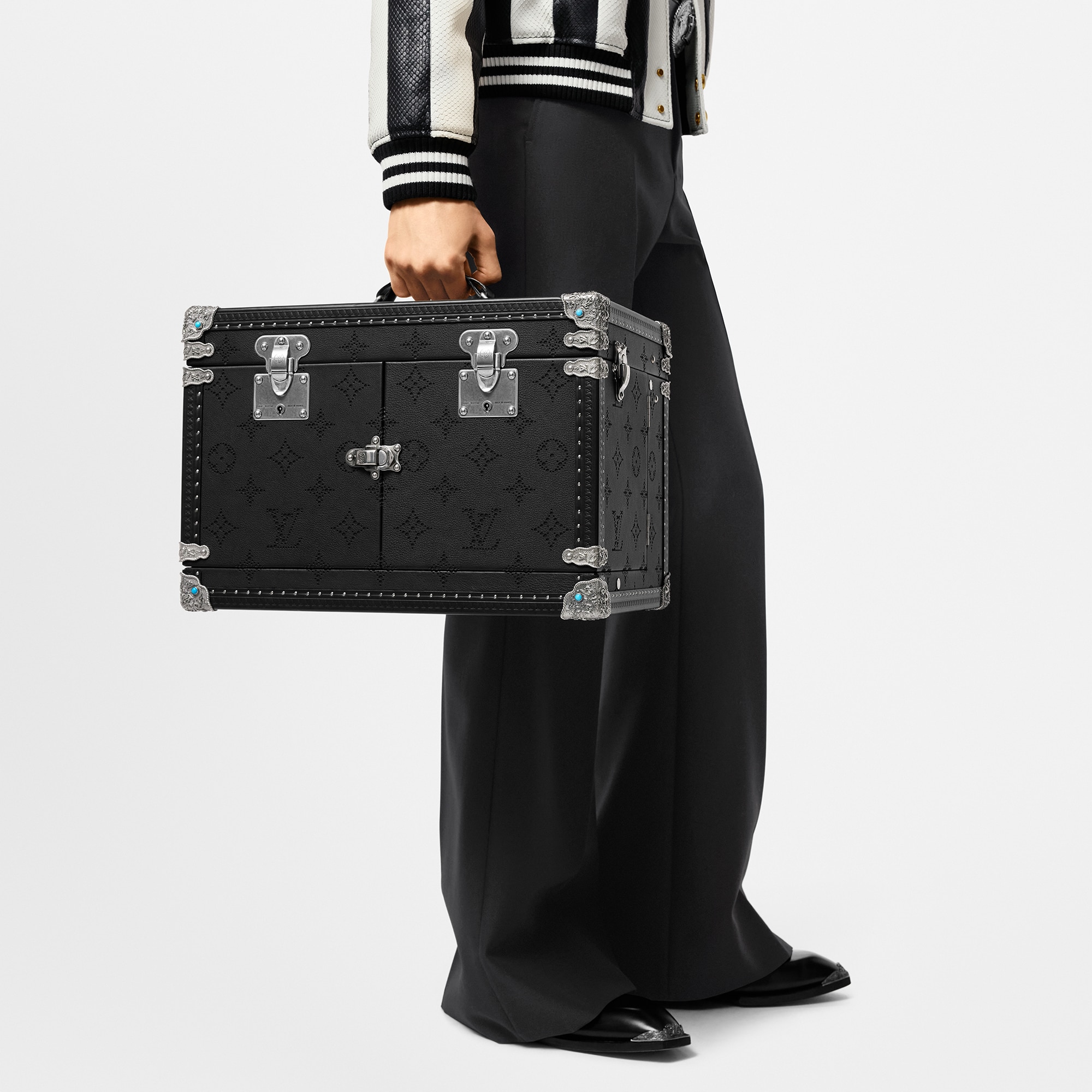 패션 레더 트렁크 & 박스 박스 베니티 악세수아 LV 다트 | 루이비통 공식 온라인 스토어® (크게 보기)