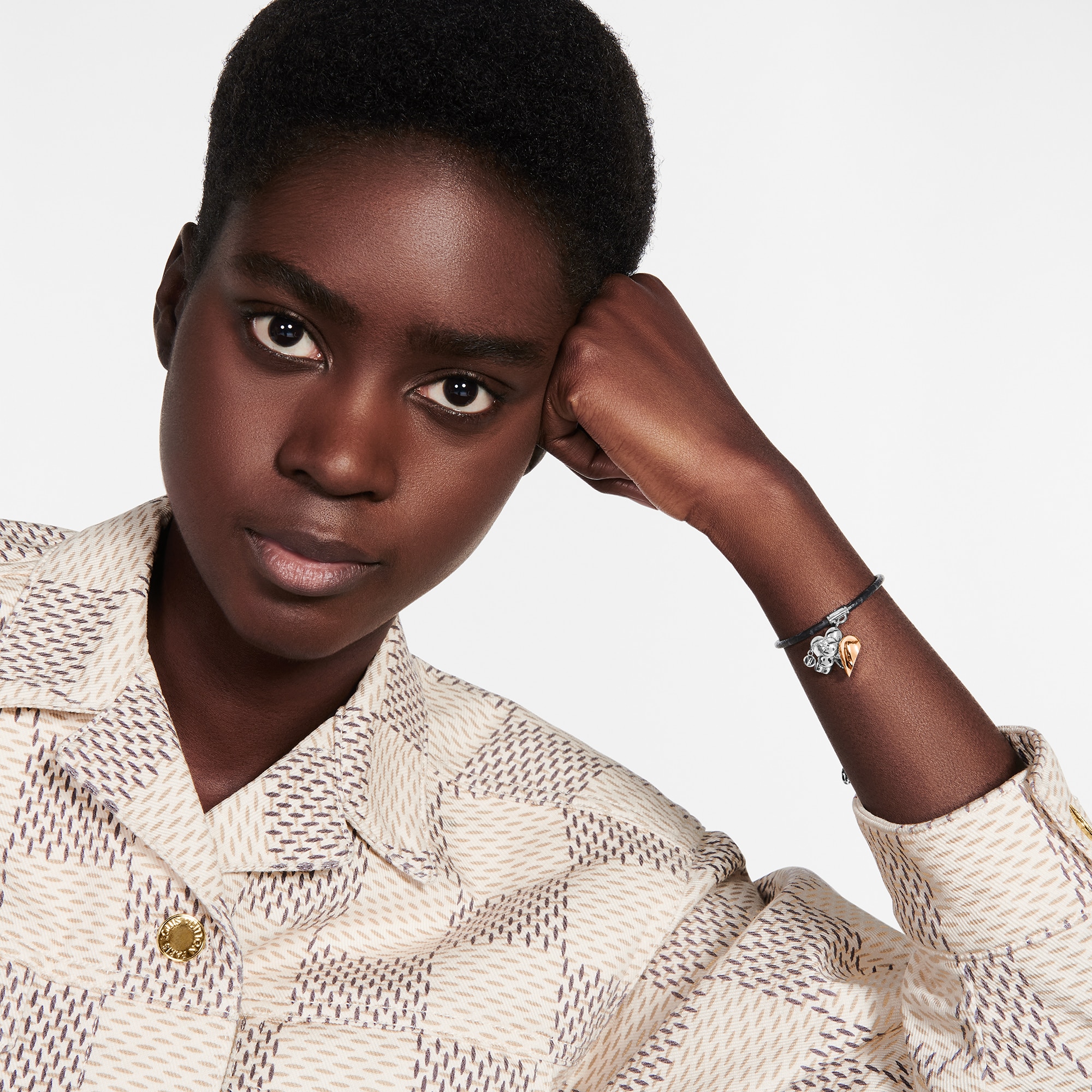 모노그램 액세서리 최신 액세서리 보기  비비엔 아무르 팔찌 | 루이비통 공식 온라인 스토어® (크게 보기)