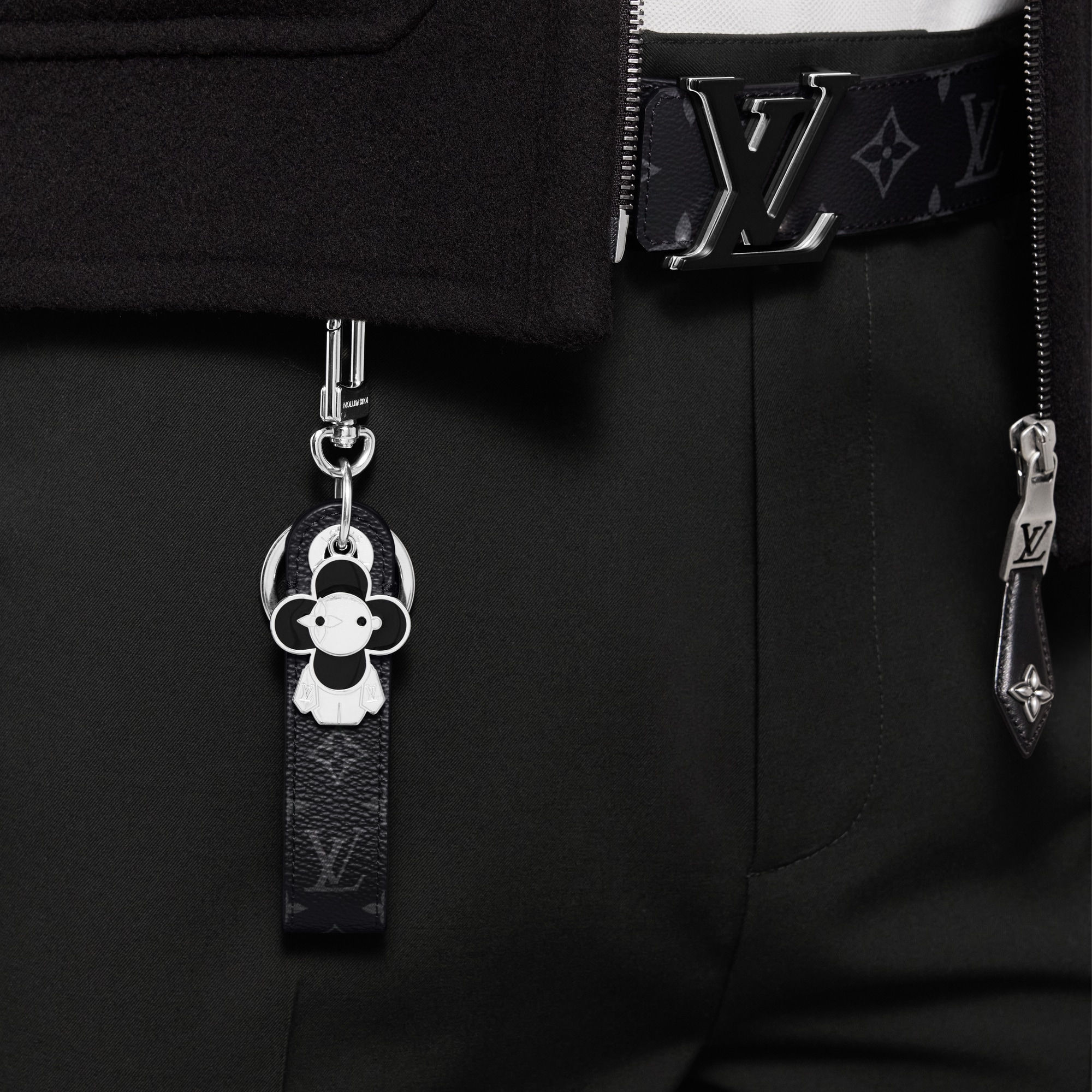 S00 액세서리 키 홀더 & 백참 비비엔 드라곤느 (Vivienne Dragonne) 키 홀더 & 백 참 | 루이비통 공식 온라인 스토어® (크게 보기)