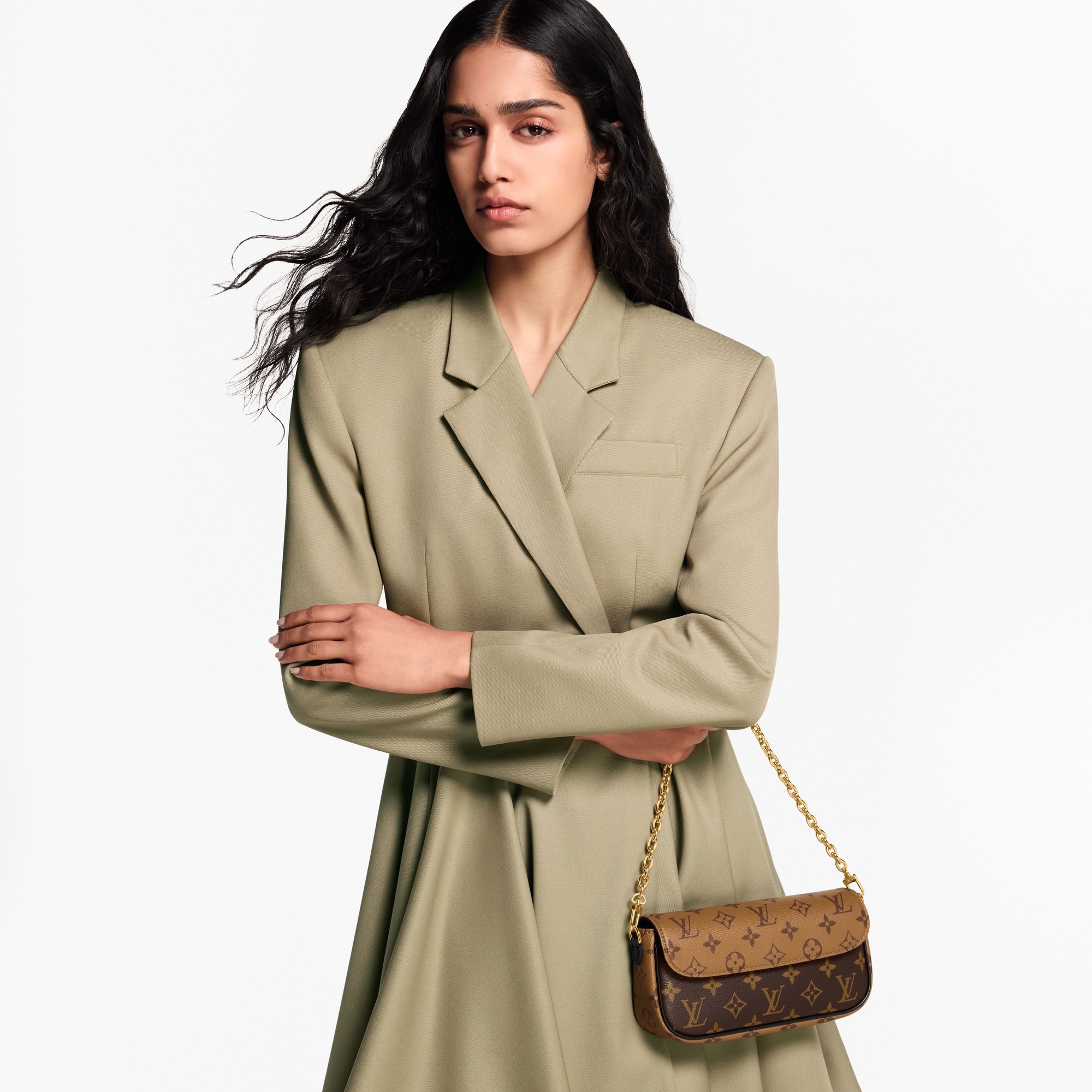 모노그램 리버스 캔버스 여성 지갑 & 미니백 미니백 월릿 온 체인 아이비 (Wallet On Chain Ivy) | 루이비통 공식 온라인 스토어® (크게 보기)