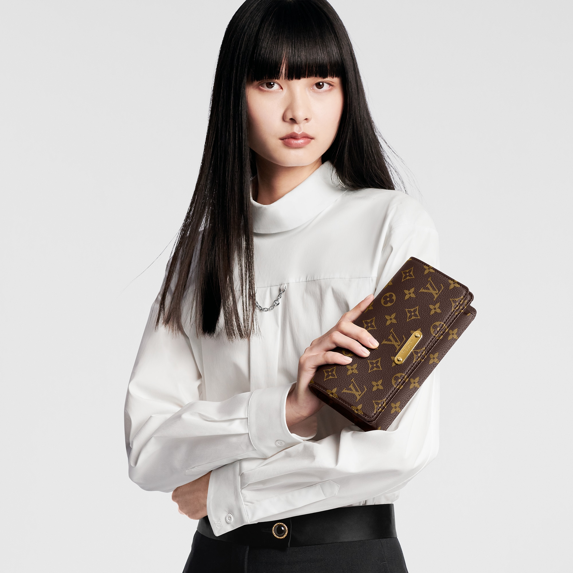 모노그램 여성 지갑 & 미니백 미니백 월릿 온 체인 릴리 | 루이비통 공식 온라인 스토어® (크게 보기)