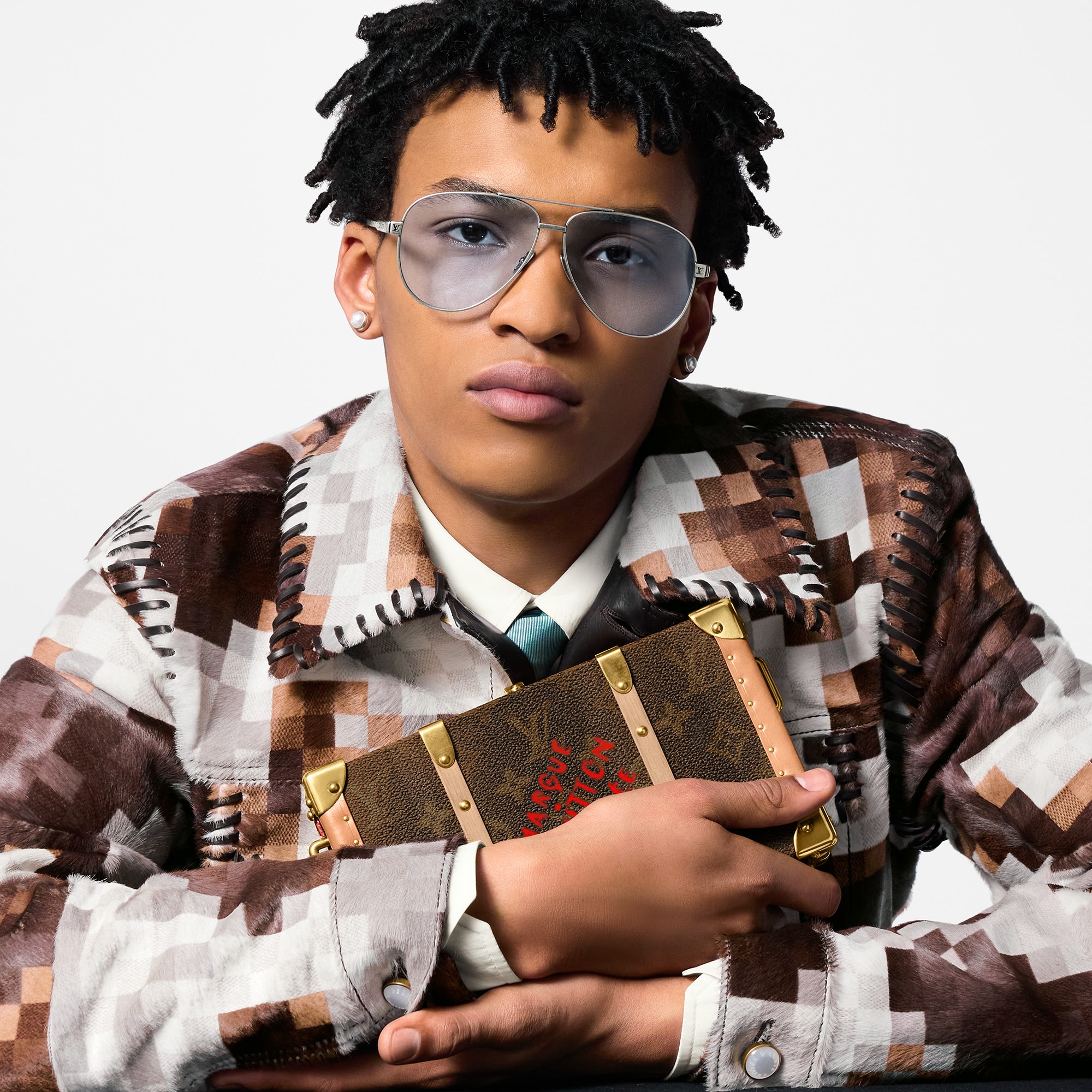 기타 모노그램 하드 사이드 시즈널 월릿 트렁크 모노그램 더스트 | 루이비통 공식 온라인 스토어® (크게 보기)