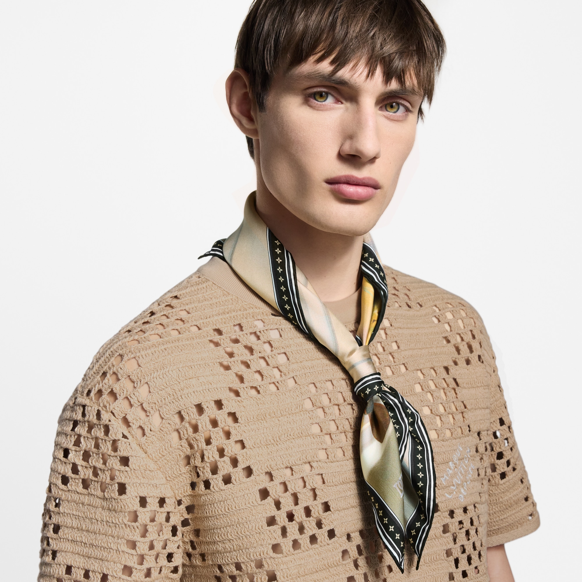 S00 액세서리 실크 & 반다나 윈도우 뷰 (Window View) 실크 스퀘어 | 루이비통 공식 온라인 스토어® (크게 보기)